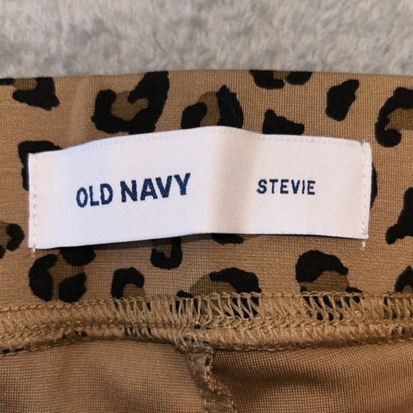 Old Navy Stevie leopard leggings - Picture 6 of 7